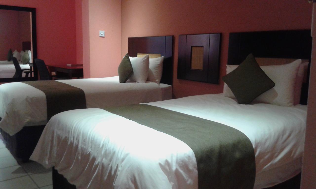 Larissa Hotel Maun Buitenkant foto