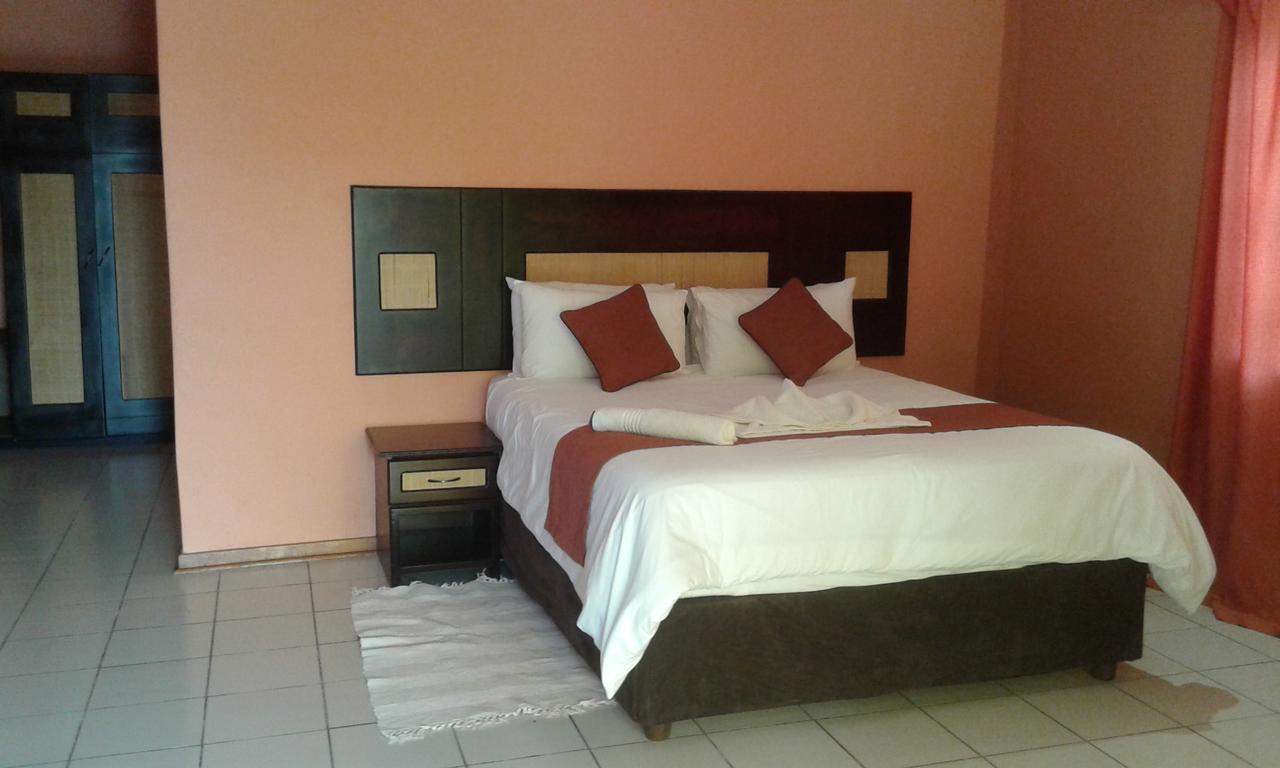 Larissa Hotel Maun Buitenkant foto