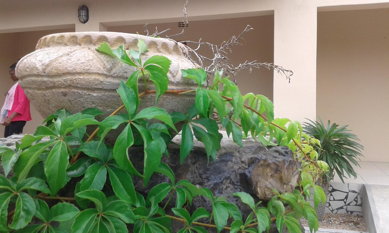Larissa Hotel Maun Buitenkant foto