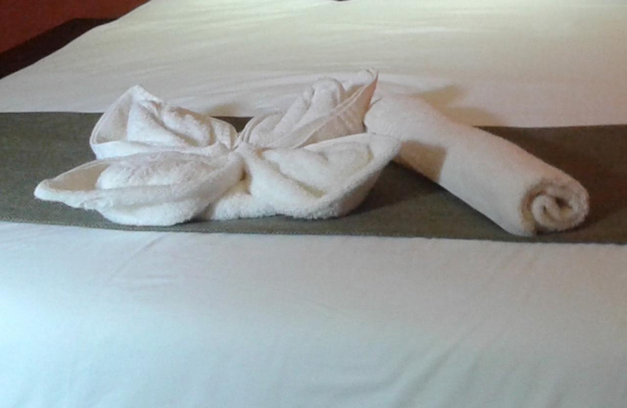 Larissa Hotel Maun Buitenkant foto
